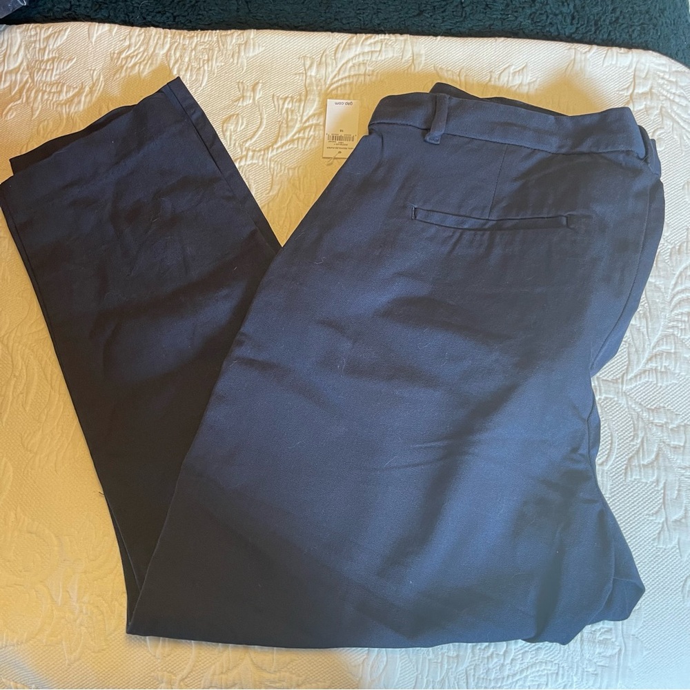 Gap • Signature Skinny Ankle Trousers